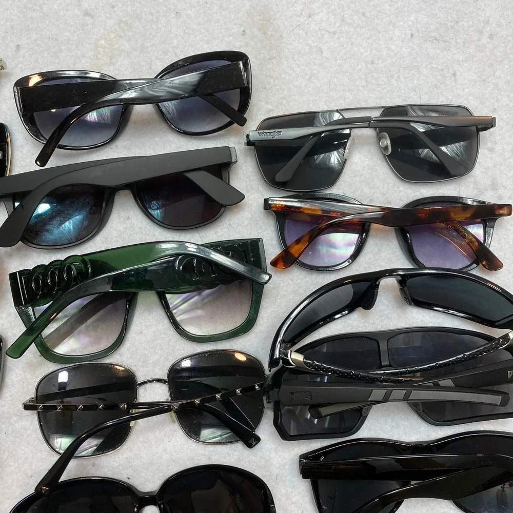 Lot Of 20 Mixed Brand Sunglasses Unisex OS Multicolor Aviator Sport Retro Bundle